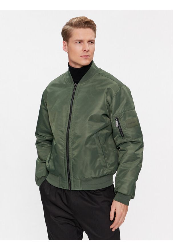 Calvin Klein Kurtka bomber Hero K10K109907 Zielony Regular Fit. Kolor: zielony. Materiał: syntetyk