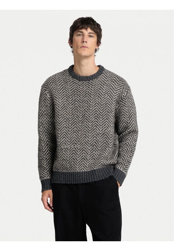Selected Homme Sweter 16094589 Szary Regular Fit. Kolor: szary. Materiał: wełna, syntetyk