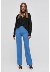 VICTORIA BECKHAM - Victoria Beckham koszula jedwabna damska kolor czarny relaxed z wiązanym dekoltem. Kolor: czarny. Materiał: jedwab. Długość rękawa: długi rękaw. Długość: długie. Wzór: gładki #4