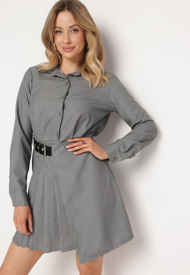 Born2be - Szara Sukienka Koszulowa z Plisowanym Asymetrycznym Dołem z Paskiem Vattea. Kolor: szary. Typ sukienki: koszulowe, asymetryczne