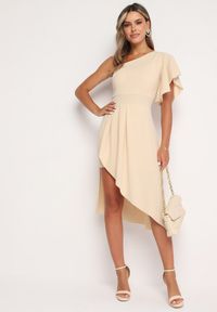 Born2be - Beżowa Koktajlowa Sukienka Asymetryczna na Jedno Ramię z Falbankami Vimilora. Typ kołnierza: kołnierz z falbankami. Kolor: beżowy. Materiał: materiał. Typ sukienki: asymetryczne. Styl: wizytowy #4