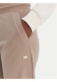 EA7 Emporio Armani Spodnie dresowe 7W000461 AF13135 U6167 Beżowy Regular Fit. Kolor: beżowy. Materiał: bawełna #5