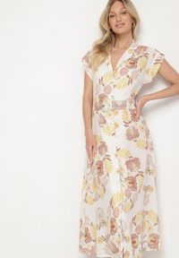 Born2be - Żółta Sukienka z Wiskozą o Koszulowym Kroju z Paskiem z Klamrą Nitasiela. Okazja: na co dzień. Typ kołnierza: dekolt w kształcie V. Kolor: żółty. Materiał: wiskoza. Długość rękawa: krótki rękaw. Typ sukienki: koszulowe. Styl: casual, klasyczny #6