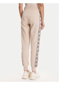 Guess Spodnie dresowe V2YB15 KB3P2 Beżowy Regular Fit. Kolor: beżowy. Materiał: syntetyk