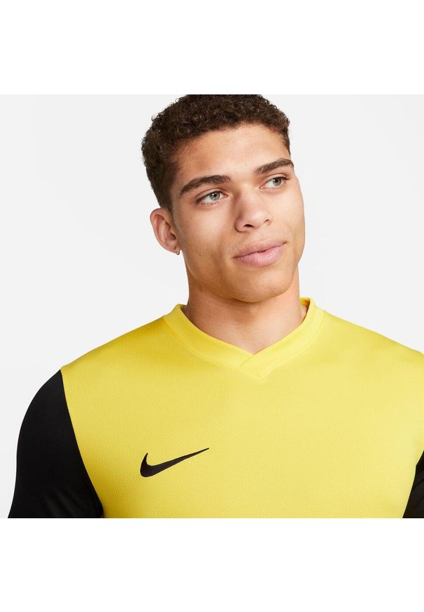 Koszulka piłkarska męska Nike Drifit Tiempo Premier 2. Kolor: żółty. Długość rękawa: krótki rękaw. Długość: krótkie. Sport: piłka nożna