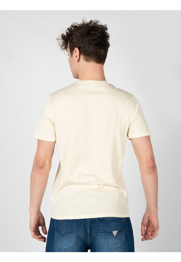 Guess T-Shirt "LA Logo" | M3GI61K9RM1 | Mężczyzna | Żółty. Okazja: na co dzień. Kolor: żółty. Materiał: bawełna. Długość: długie. Wzór: nadruk. Styl: casual, elegancki