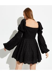 CAROLINE CONSTAS - Czarna sukienka z haftem Wren. Kolor: czarny. Materiał: bawełna. Wzór: haft. Typ sukienki: dopasowane. Długość: mini #2