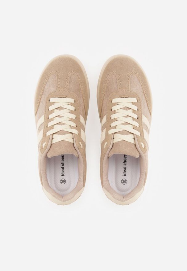 Renee - Ciemnobeżowe Sneakersy na Platformie w Stylu Tenisówek Ozdobione Paskami Ladia. Okazja: na co dzień. Zapięcie: pasek. Kolor: beżowy. Materiał: jeans. Wzór: aplikacja. Sezon: wiosna. Obcas: na platformie