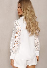 Renee - Biała Koszula z Eleganckimi Rękawami Ozdobionymi Ażurową Koronką Urecca. Kolor: biały. Materiał: koronka. Wzór: ażurowy, aplikacja, koronka. Styl: elegancki
