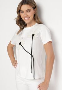 Born2be - Biały T-shirt z Bawełny Ozdobiony Kwiatami Marionis. Okazja: na co dzień. Kolor: biały. Materiał: bawełna. Wzór: aplikacja, kwiaty. Styl: klasyczny, casual, elegancki #6