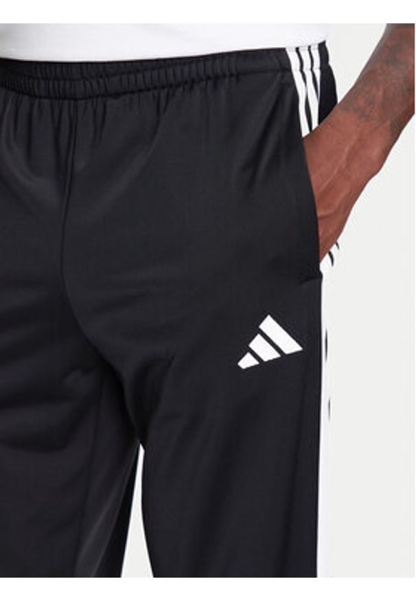 Adidas - adidas Dres Basic 3-Stripes JI8858 Czarny Regular Fit. Kolor: czarny. Materiał: syntetyk