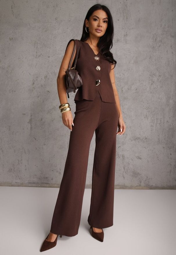 Renee - Brązowy Komplet z Wiskozą Szerokie Spodnie i Kamizelka z Aplikacjami 3D Hirimi. Kolor: brązowy. Materiał: wiskoza. Wzór: aplikacja