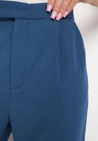 Born2be - Granatowe Klasyczne Spodnie z Kieszeniami i Prostą Nogawką Trisonore. Kolor: niebieski. Materiał: dzianina. Wzór: jednolity, gładki. Styl: klasyczny #5