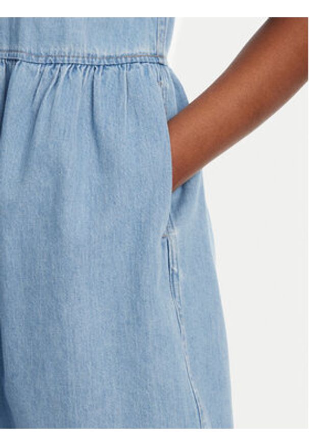 Tommy Jeans Sukienka jeansowa DW0DW20372 Niebieski Relaxed Fit. Kolor: niebieski. Materiał: bawełna