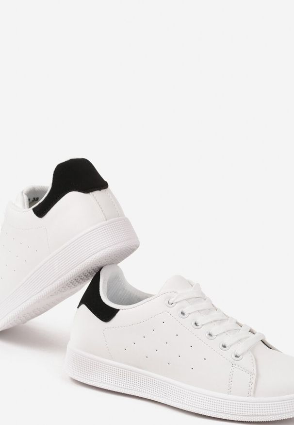Born2be - Biało-Czarne Płaskie Klasyczne Sneakersy Zeniefra. Okazja: na co dzień. Kolor: biały. Materiał: jeans