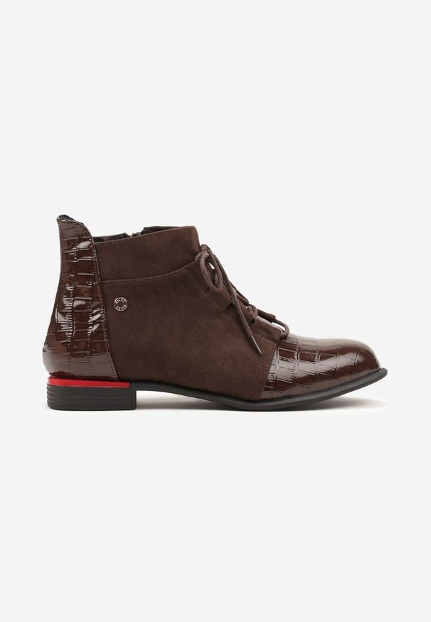 Renee - Brązowe Botki Lakierowane Vices Ozdobione Tłoczeniem Uzvila. Okazja: na co dzień. Kolor: brązowy. Materiał: lakier. Wzór: aplikacja. Styl: street, casual, elegancki