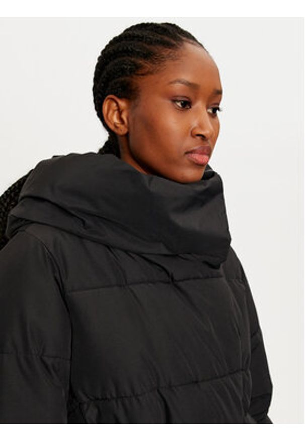 Vero Moda Płaszcz zimowy Leonie Kate 10320520 Czarny Loose Fit. Kolor: czarny. Materiał: syntetyk. Sezon: zima