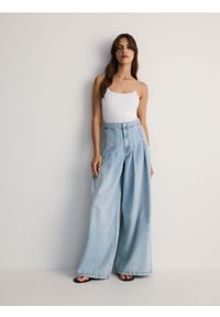 Reserved - Jeansy wide leg z zakładkami - niebieski. Kolor: niebieski #1