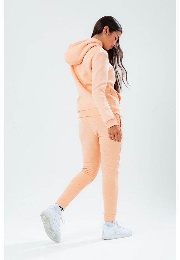 Hype Bluza dziecięca kolor różowy z kapturem z nadrukiem. Okazja: na co dzień. Typ kołnierza: kaptur. Kolor: różowy. Wzór: nadruk. Styl: casual