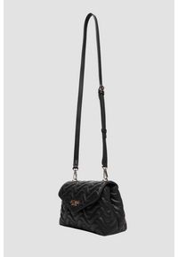 Guess - GUESS Czarna pikowana torebka damska Mini. Kolor: czarny. Materiał: pikowane. Styl: elegancki, casual. Rodzaj torebki: na ramię #4