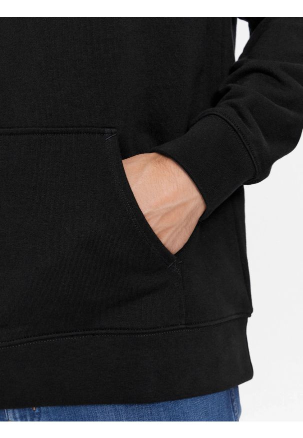 Wrangler - WRANGLER HOODIE MĘSKA BLUZA Z KAPTUREM WASHED BLACK 112343376 W658018282. Typ kołnierza: kaptur