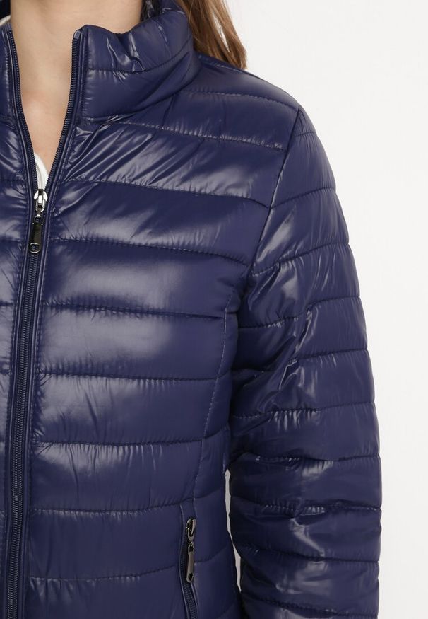 Born2be - Granatowa Kurtka Pikowana na Sezon Przejściowy Verlisa. Okazja: na co dzień. Typ kołnierza: bez kaptura. Kolor: niebieski. Styl: casual