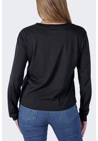 Koszulka bawełniana damska z długim rękawem Carhartt Lightweight Pocket. Kolor: czarny. Materiał: bawełna. Długość rękawa: długi rękaw. Długość: długie