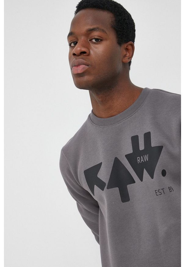 G-Star RAW - G-Star Raw bluza męska kolor szary z nadrukiem. Okazja: na co dzień. Kolor: szary. Materiał: poliester. Wzór: nadruk. Styl: casual