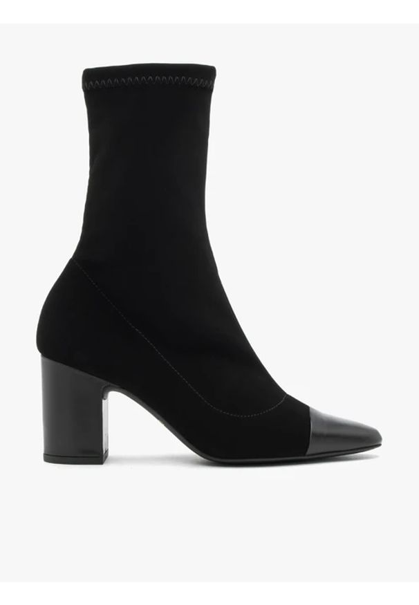 Ryłko - Czarne wyższe botki z elastyczną cholewką na słupku. Okazja: na spotkanie biznesowe, do pracy. Nosek buta: okrągły. Kolor: czarny. Szerokość cholewki: normalna. Wzór: gładki. Materiał: syntetyk. Obcas: na słupku. Styl: biznesowy, street, elegancki, wizytowy. Wysokość obcasa: średni
