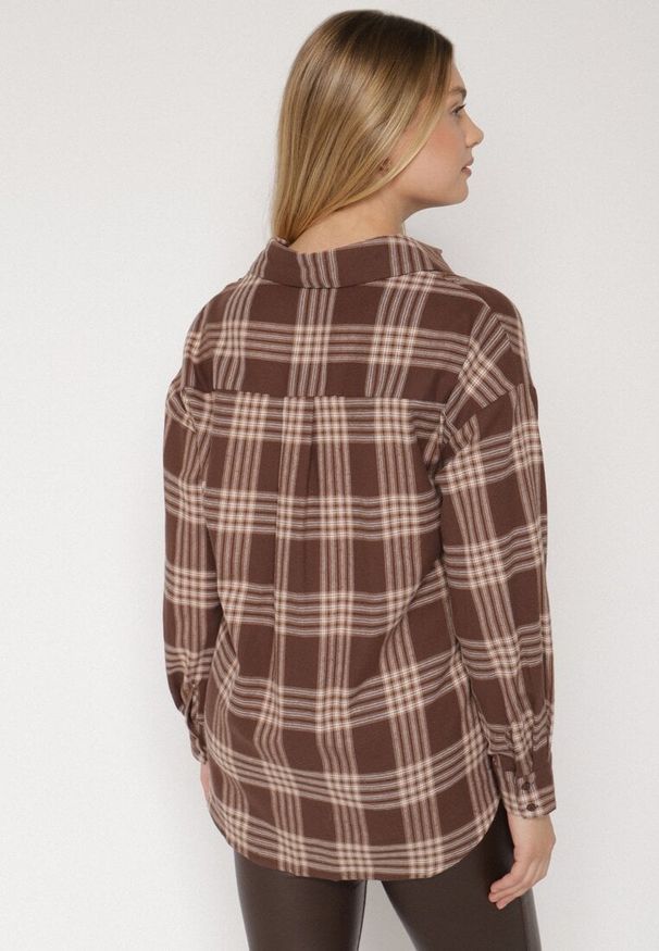 Born2be - Brązowa Bawełniana Koszula w Kratę Monittia. Okazja: na co dzień. Kolor: brązowy. Materiał: bawełna. Styl: klasyczny, casual, elegancki
