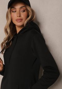 Renee - Czarna Bluza Tunika z Dodatkiem Bawełny Wykończona Sznurkami i Kapturem Mivithia. Okazja: na co dzień, na spacer. Typ kołnierza: dekolt w kształcie V, kaptur. Kolor: czarny. Materiał: bawełna. Sezon: lato, wiosna. Styl: elegancki, casual #4