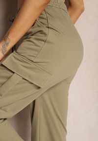 Renee - Zielone Spodnie dresowe z Bawełny z Szerokimi Kieszeniami Cargo Tanelle. Okazja: na co dzień. Stan: podwyższony. Kolor: zielony. Materiał: dresówka, bawełna. Styl: casual #3