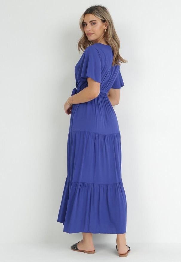 Born2be - Granatowa Rozkloszowana Sukienka Maxi z Wiązanym Paskiem Japhelia. Kolor: niebieski. Materiał: materiał. Styl: klasyczny. Długość: maxi