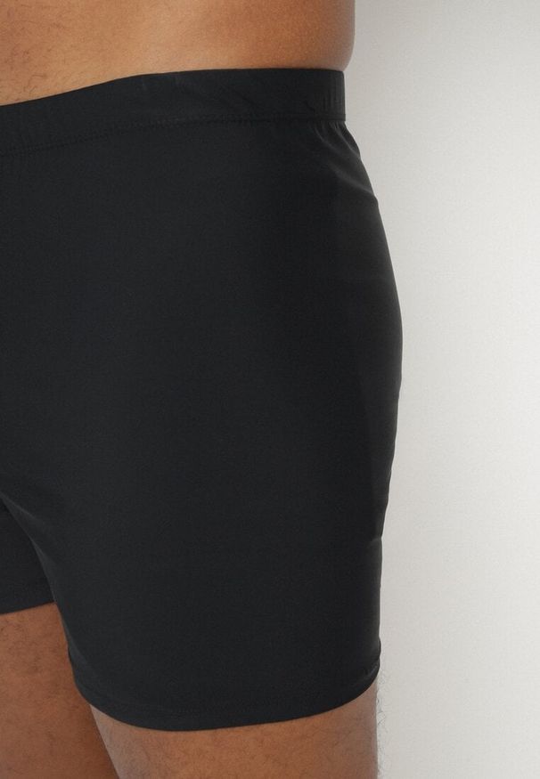 Born2be - Czarne Kąpielówki Typu Bokserki ze Ściągaczem w Pasie Nevidia. Kolor: czarny. Materiał: len