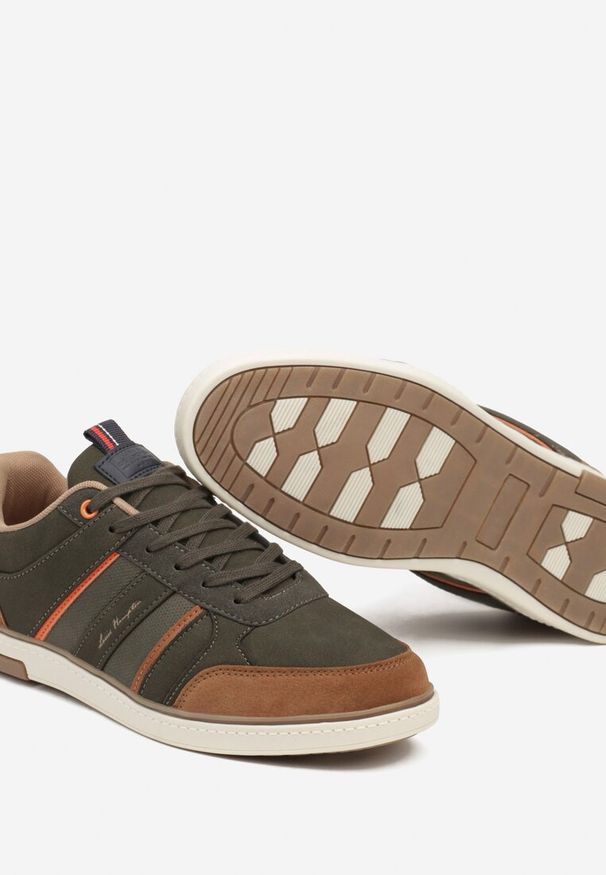 Born2be - Ciemnobeżowe Sznurowane Buty Sportowe z Ozdobnymi Paskami i Napisem Nastell. Okazja: na co dzień. Zapięcie: pasek. Kolor: beżowy. Materiał: jeans, materiał. Wzór: napisy