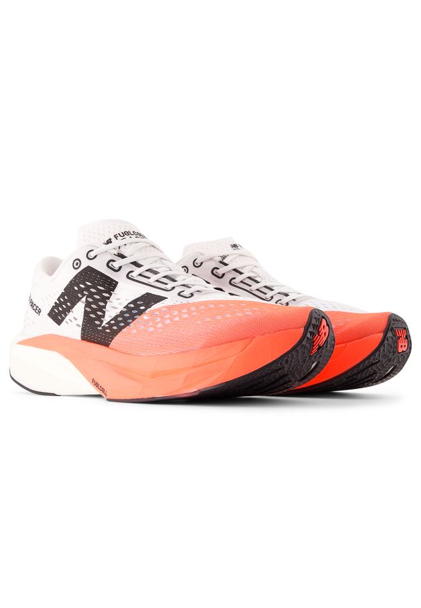 Buty męskie New Balance FuelCell SuperComp Pacer v2 MFCRRCU2 – pomarańczowe. Kolor: pomarańczowy. Materiał: włókno, guma. Szerokość cholewki: normalna. Sport: bieganie
