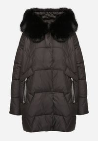 Born2be - Czarna Pikowana Kurtka o Pudełkowym Kroju z Odpinanym Futerkiem i Ozdobnym Suwakiem Hedilina. Okazja: na spacer, na co dzień. Typ kołnierza: kaptur. Kolor: czarny. Materiał: futro. Długość rękawa: długi rękaw. Długość: długie. Styl: casual, elegancki #6