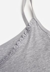 Renee - Ciemnoszary Bawełniany Top Bieliźniany z Koronką przy Dekolcie Berinda. Okazja: na co dzień. Kolor: szary. Materiał: bawełna, koronka. Wzór: koronka. Sezon: lato. Styl: casual #8