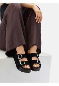 Badura Klapki C-ALIZA-YB25C55-1 Czarny. Kolor: czarny. Materiał: zamsz, skóra #9
