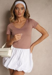 Renee - Ciemnoróżowy Dopasowany T-shirt z Wiskozą z Dekoltem w Kształcie Litery V Follerea. Okazja: na co dzień, na spacer. Typ kołnierza: dekolt w kształcie V. Kolor: różowy. Materiał: wiskoza. Styl: casual #4