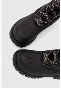 Buffalo śniegowce Aspha Duck Boot Warm kolor czarny 1622184. Nosek buta: okrągły. Zapięcie: sznurówki. Kolor: czarny. Materiał: guma. Obcas: na platformie. Styl: klasyczny #3