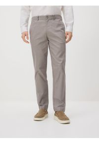Reserved - Spodnie chino carrot - beżowy. Kolor: beżowy. Materiał: tkanina, bawełna #1