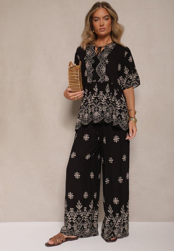 Renee - Czarny Komplet z Wiskozy Spodnie i Bluzka Ozdobiona Wiązaniem Lunarelis. Kolor: czarny. Materiał: wiskoza. Wzór: aplikacja