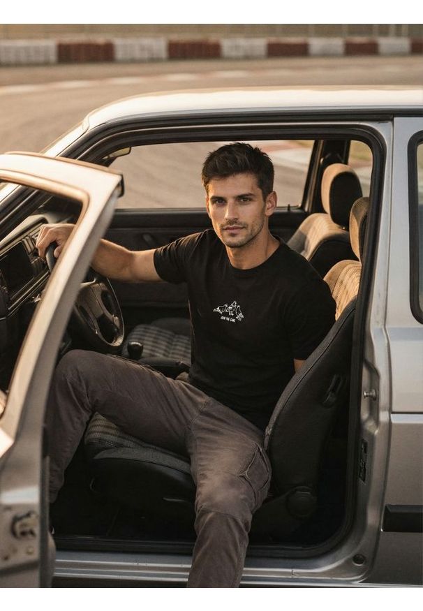 Sinsay - Bawełniana koszulka z nadrukiem - czarny. Kolor: czarny. Materiał: bawełna. Wzór: nadruk