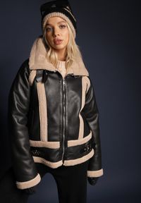 Renee - Czarna Kurtka Biker z Imitacji Skóry i Kożuszkiem Nilos. Kolor: czarny. Materiał: skóra. Długość: krótkie. Wzór: paski. Sezon: jesień, zima
