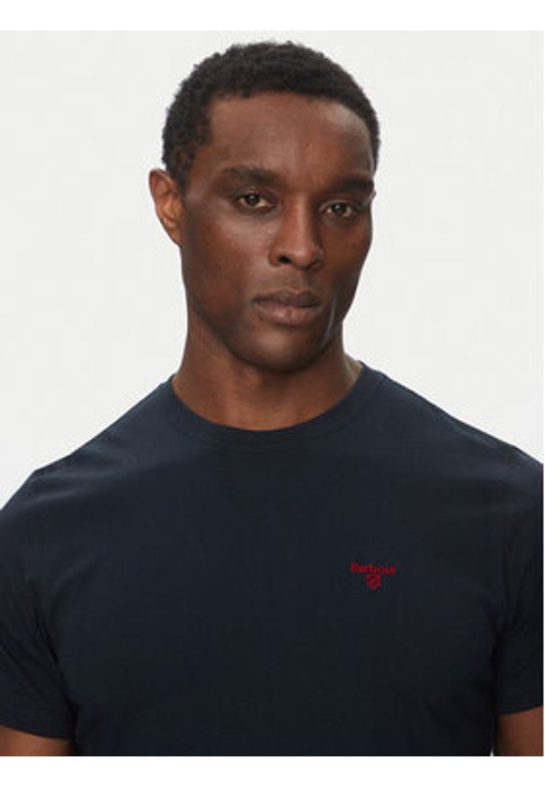 Barbour T-Shirt Essential Sports MTS0331NY91 Granatowy Tailored Fit. Kolor: niebieski. Materiał: bawełna