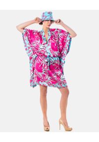 COSEL - Sukienka o kroju kimona Punta Cana. Kolor: różowy, wielokolorowy, fioletowy. Materiał: wiskoza, satyna. Sezon: lato. Styl: wakacyjny. Długość: mini #4