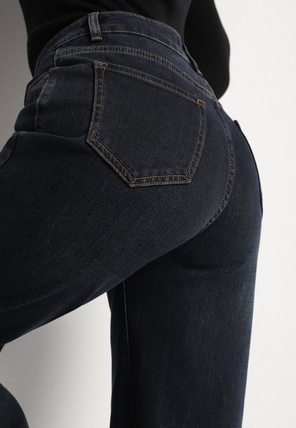 Born2be - Granatowe Szerokie Jeansy z Dodatkiem Wiskozy z Wysokim Stanem Zenoa. Okazja: na co dzień. Stan: podwyższony. Kolor: niebieski. Styl: klasyczny, casual