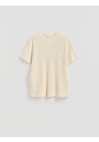 Reserved - Ażurowy t-shirt comfort - złamana biel. Materiał: bawełna, dzianina. Wzór: ażurowy #1