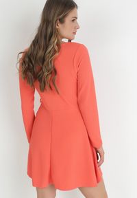 Born2be - Pomarańczowa Gładka Sukienka Mini z Długimi Rękawami Irimona. Kolor: pomarańczowy. Długość rękawa: długi rękaw. Wzór: gładki. Długość: mini #4